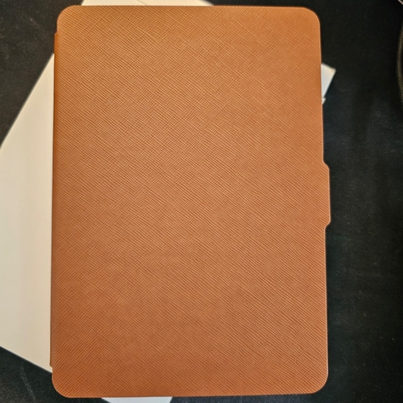 Authentic Omoton Kindle Paperwhite (pre-2018 models) hardshell case, NIB, brown - Picture 1 of 5
